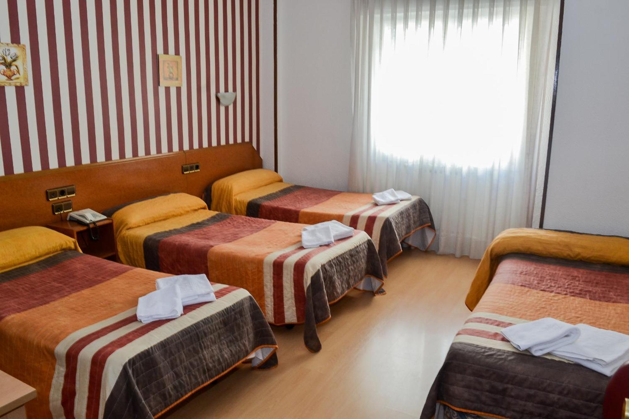 Hostal Cataluna Zaragoza Oda fotoğraf