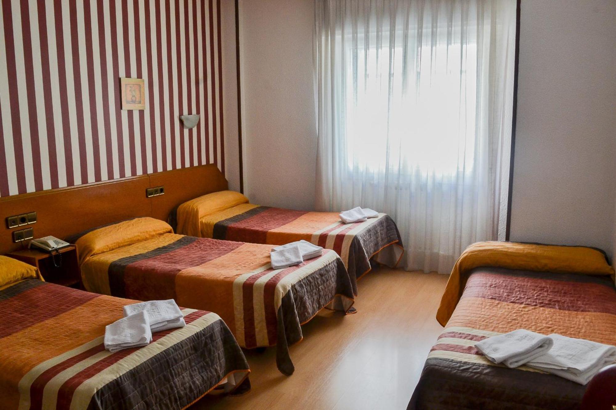 Hostal Cataluna Zaragoza Oda fotoğraf